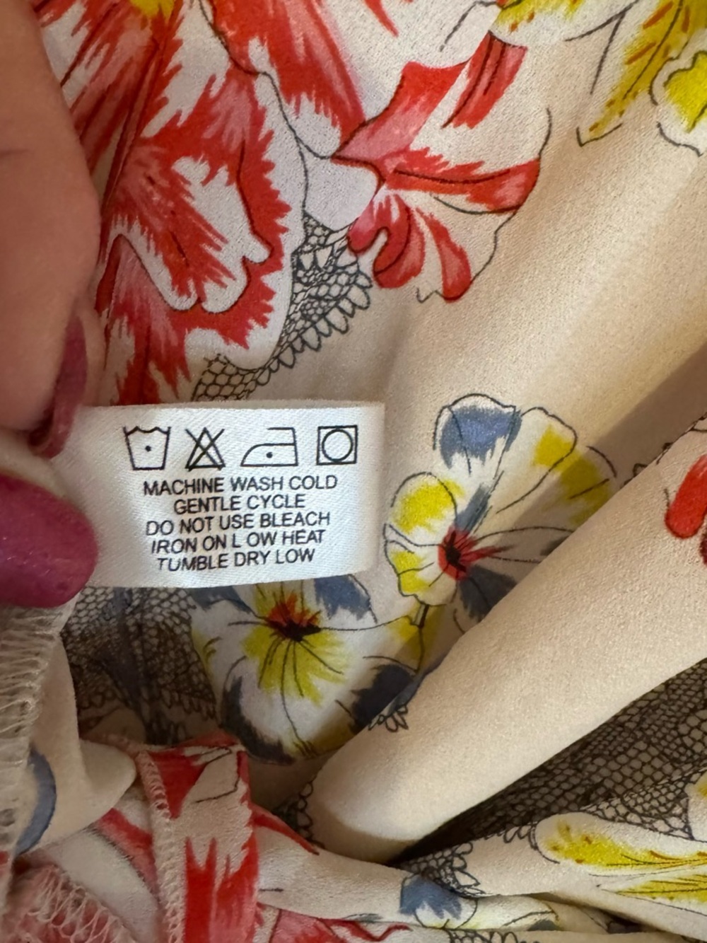 Cream Floral Ruffle-Sleeve Blouse w/Pretty Red & Yellow Print  PLUS: 3X    #14 - Picture 7 of 8